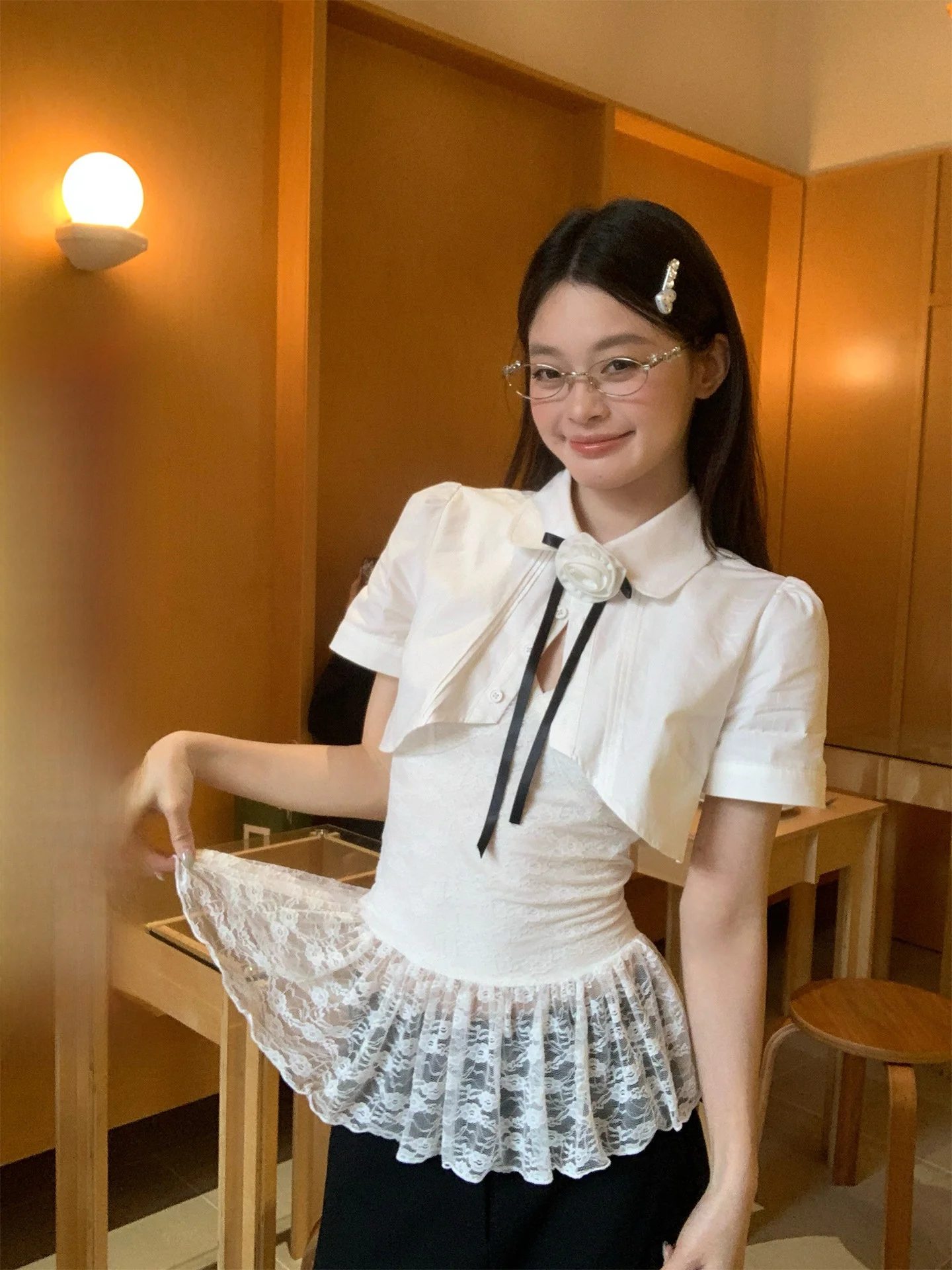 

Свободная женская белая рубашка с коротким рукавом, летняя новинка, дизайн Sensation Song Zhengen, повседневный стиль, корейская версия, дышащая, приятная к телу.