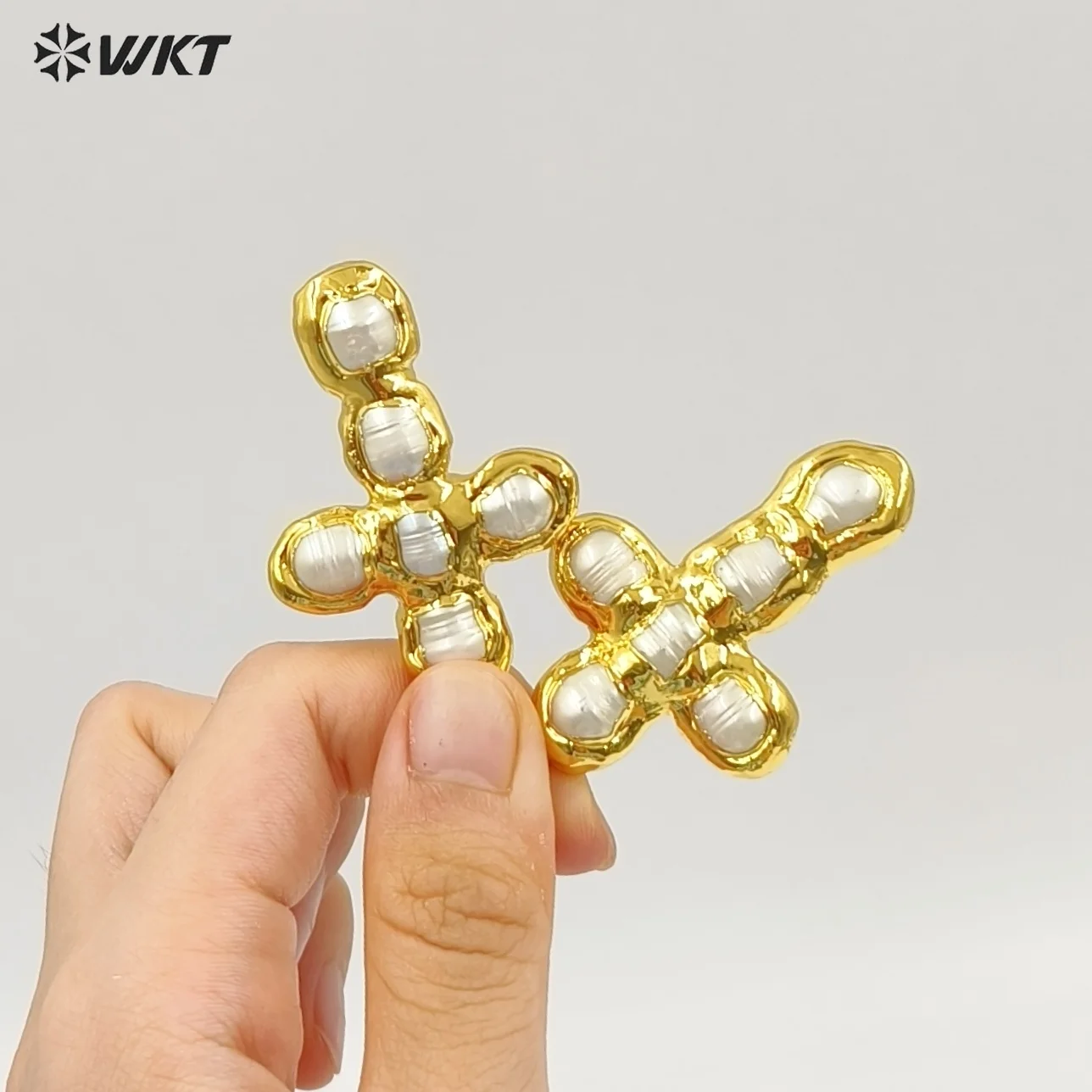 

WT-JP445 хорошее качество позолоченный религиозный стиль шесть натуральных пресноводных жемчугов крест кулон для изготовления модных ожерелий