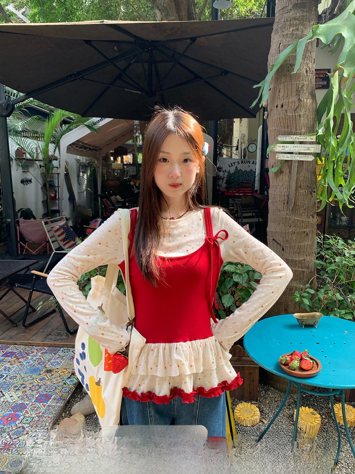 

Soft Sweet Strawberry Trimmed T-Shirt Women's Slim Fit Casual Style Long Sleeve round Neck Polyester Blend Skirt Hem T-Shirt