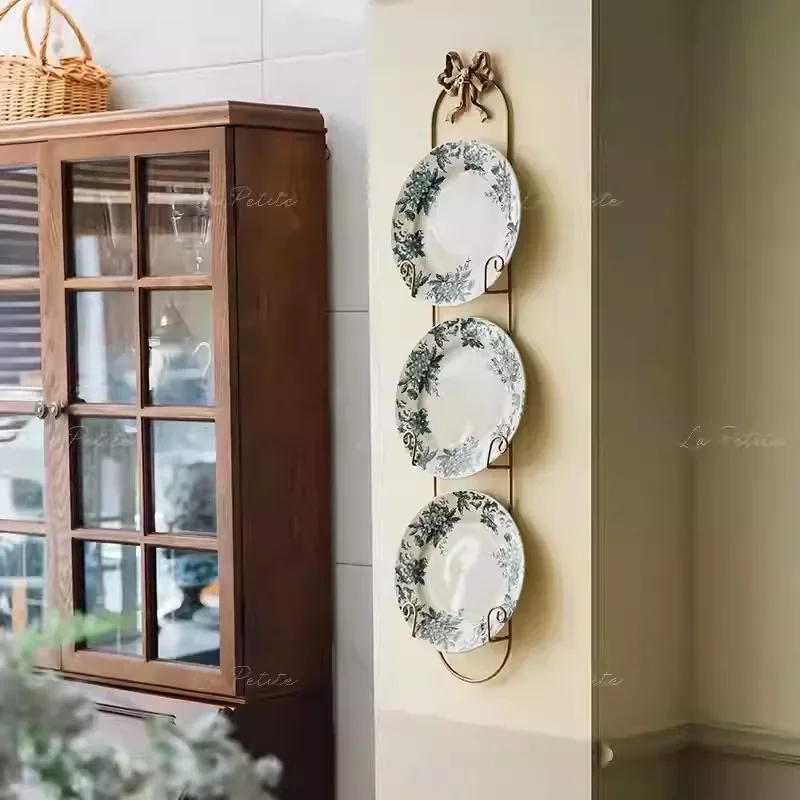 Vintage Vertical Wall Mounted Decorative Rack, Bow Design Alloy Plate Holder, Cup Display Organizer for Kitchen and Home Decor