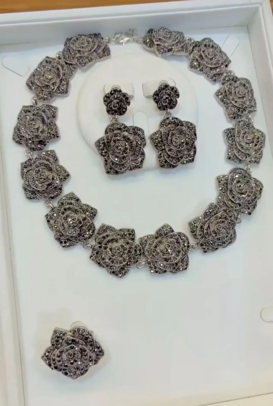 Classic Vintage distressed finish Shape Jewelry Set Gold Plated Necklace Bracelet Earrings Ring 4PC Jewellery for Party Wedding