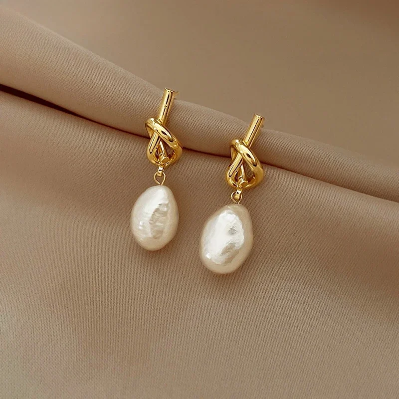 

French Retro Baroque Natural Pearl Earrings Women's Light Luxury Chinese Temperament Knot Earrings