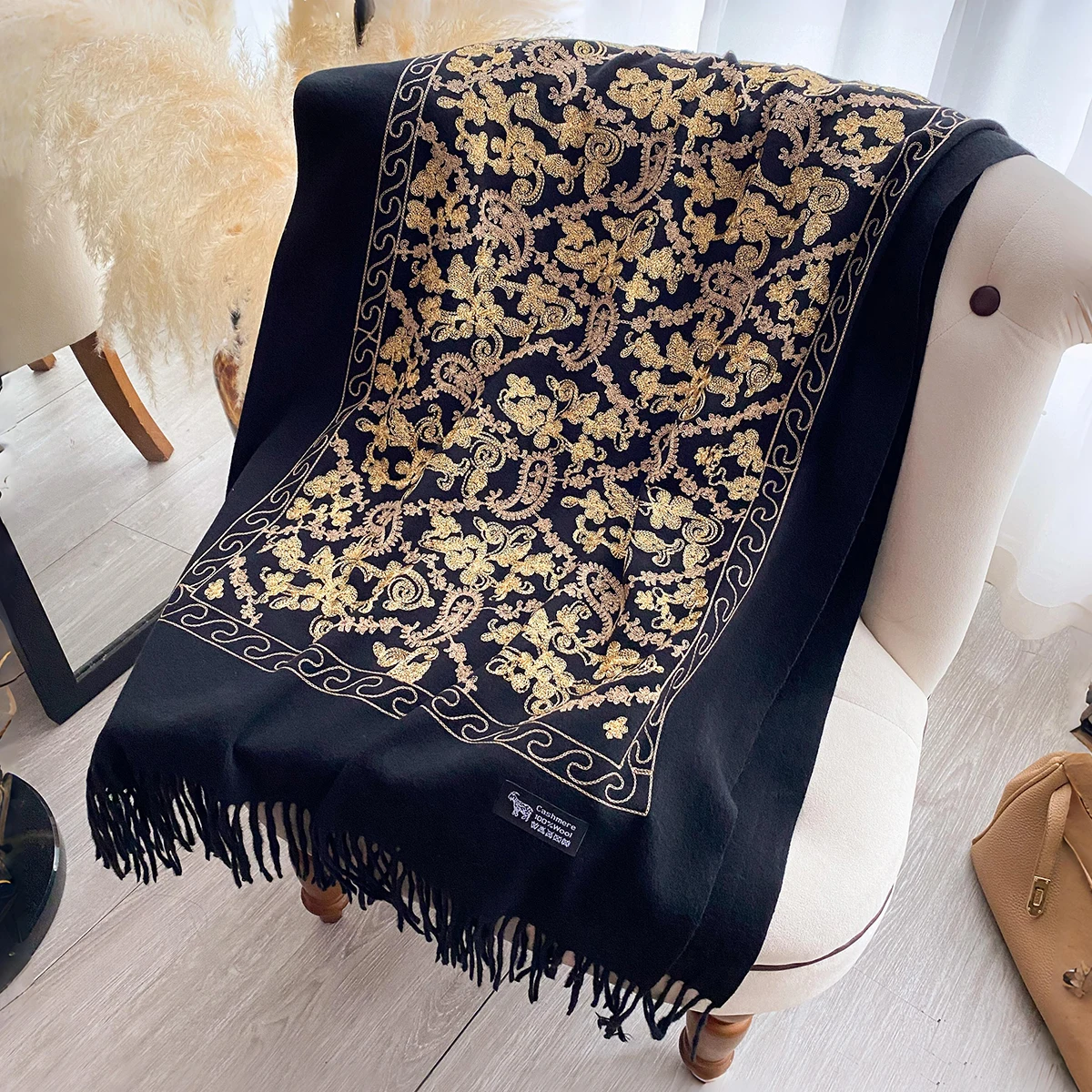 Neue Pashmina Kaschmir Mischung Mujer Bufanda Schals Warme Echarpes Sticken Blume Poncho Cape Dicke Warme Poncho Kopftuch Schal – Detail 2