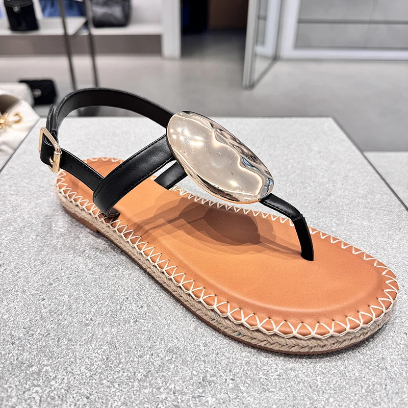 2024 nuovo cinturino con fibbia decorazione in metallo sandali piatti romani Open Toe All-Match scarpe Casual da spiaggia colore misto donna appartamenti in pelle