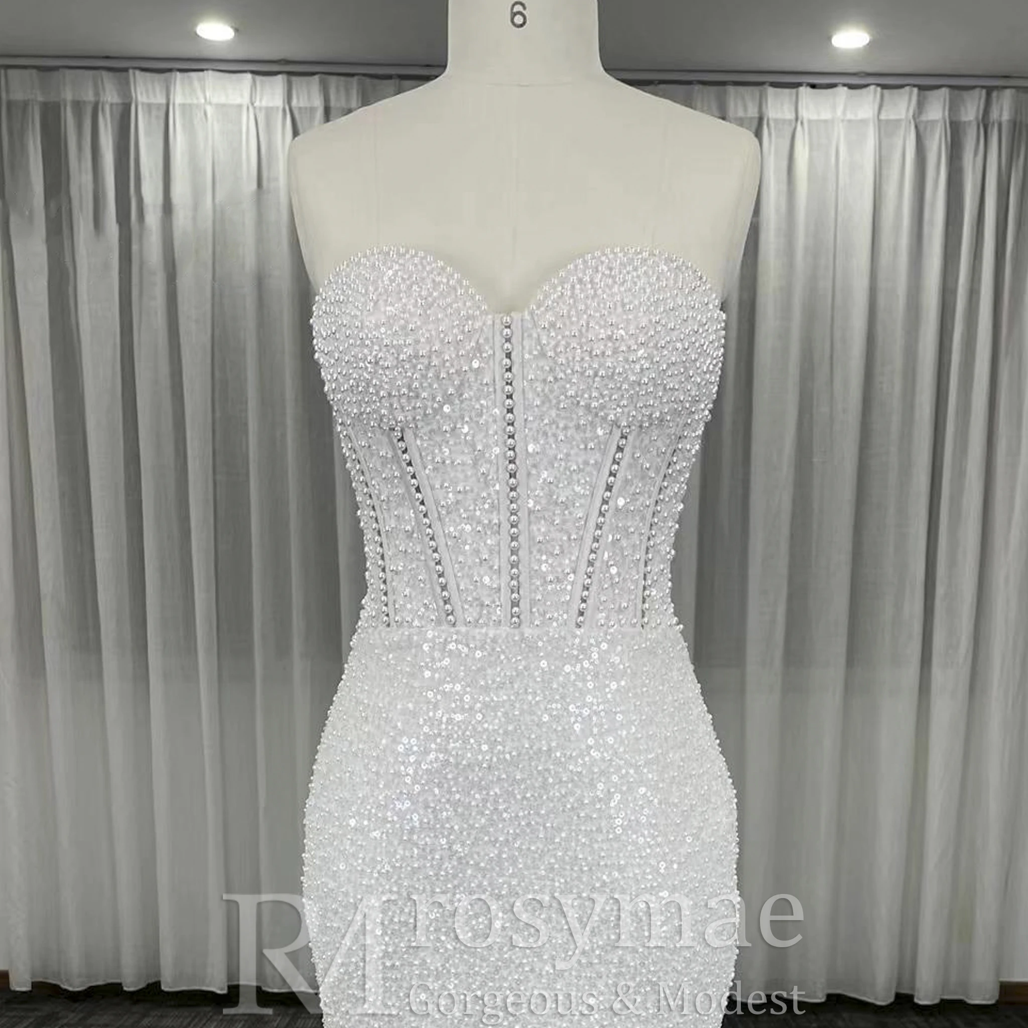 โรซี่เมย์ ชุดแต่งงานทรงเมอร์เมดแบบเกาะอกประดับลูกปัดและมุก ดีไซน์หรูหราสำหรับเจ้าสาว