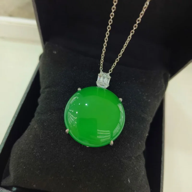 High-quality ice green chalcedony pendant, round amulet, new Chinese-style, silver-plated, fluorescent, hand-set peace buckle ne