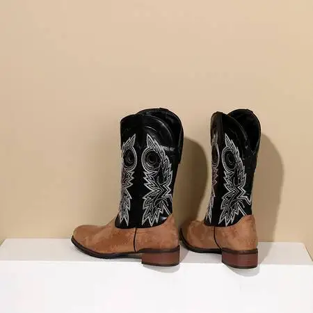 Mężczyźni Kobiety Unisex 2024 Mid Calf Western Cowboy Embroidery Boots Mężczyzna Jesień Outdoor Leather Totem Med Heel Fashion Designed Boots