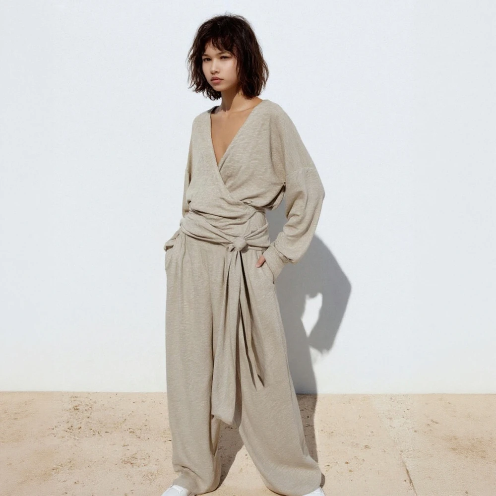 تي شيرت نسائي بأكمام طويلة ورقبة على شكل حرف V أنيق وفضفاض كاجوال عادي للخريف والشتاء ملابس يومية #4