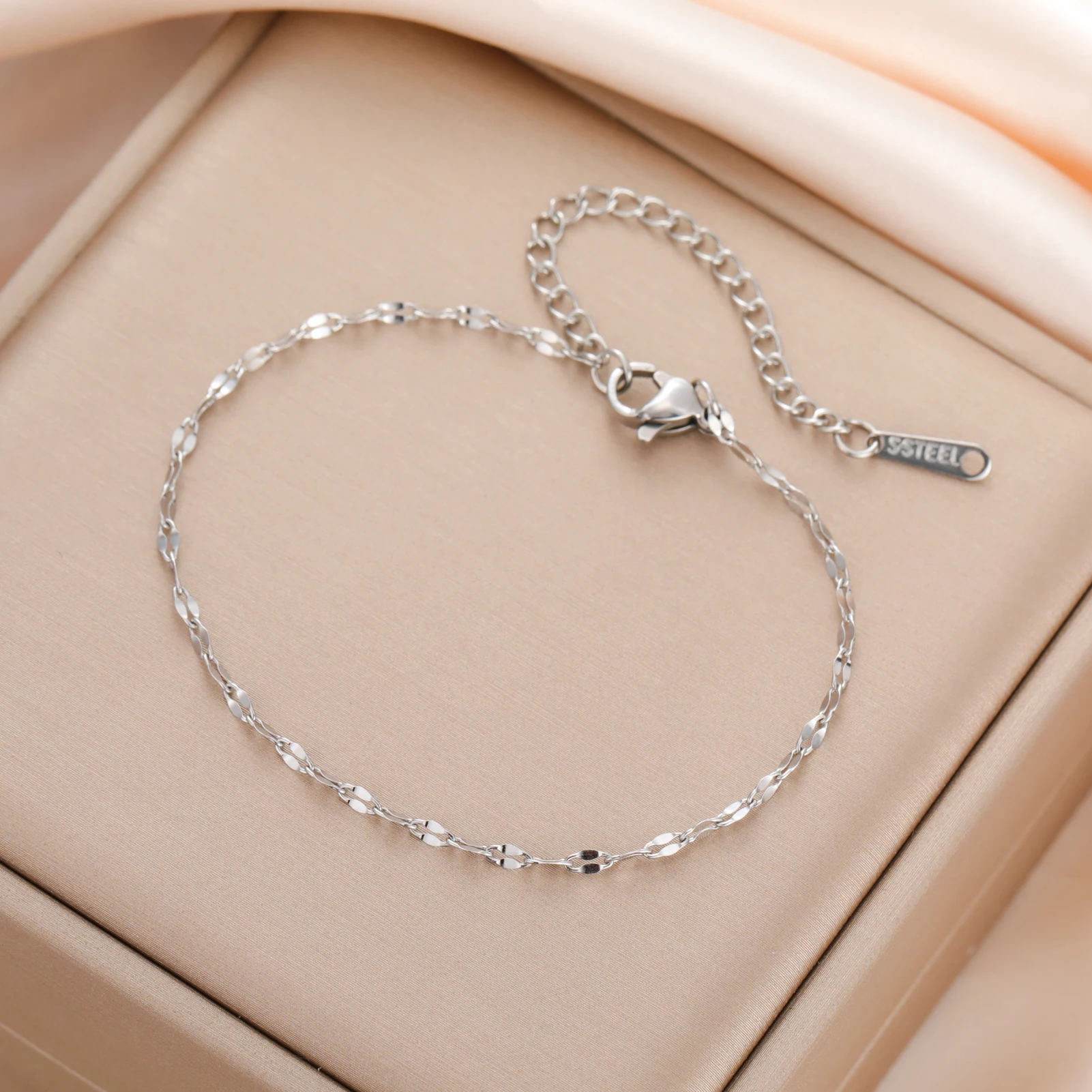 COOLTIME Minimalistisches Edelstahl-Armband in Goldfarbe, Lippenstiftkette, modisch, für Damen, Schmuck, Geschenk, Großhandel 2026 – Detail 6