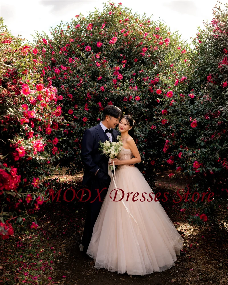 MODX プリンセスソフトチュール A ラインのウェディングドレス写真撮影ストラップレスフロアレングスブライダルドレスコルセットバック 웨딩드레스カスタマイズ