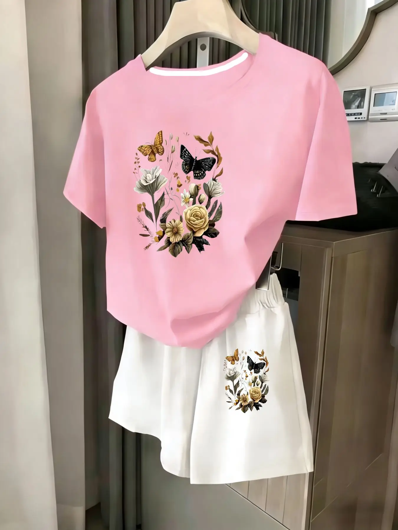 

Ladies 2-Piece Set Summer Beach Vacation Casual round Neck Short Sleeve Random Print T-Shirt Elastic Waist Shorts Suit Comfortab