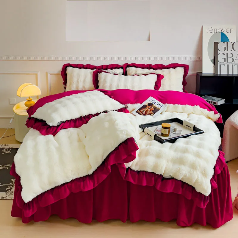 Double Bed Comforter Set Soft Velvet Fluffy Duvet and Pillowcase Elegant Modern Bedding Luxury 4-Piece King Size