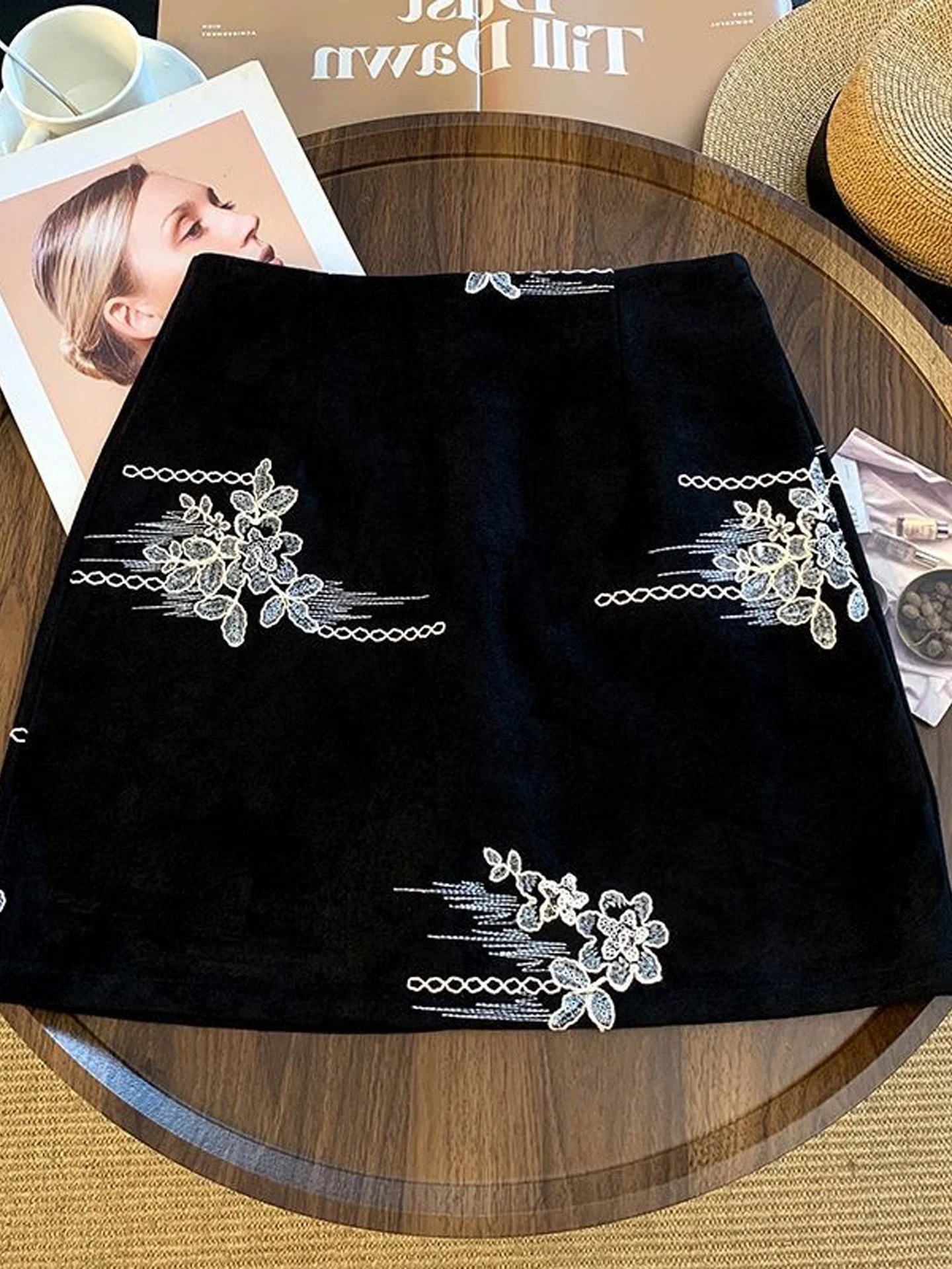 Retro American Suede  Skirt Women's New Design Heavy Embroidery Sparkling Sequins Floral Patterns High Waist A-Line Skirt