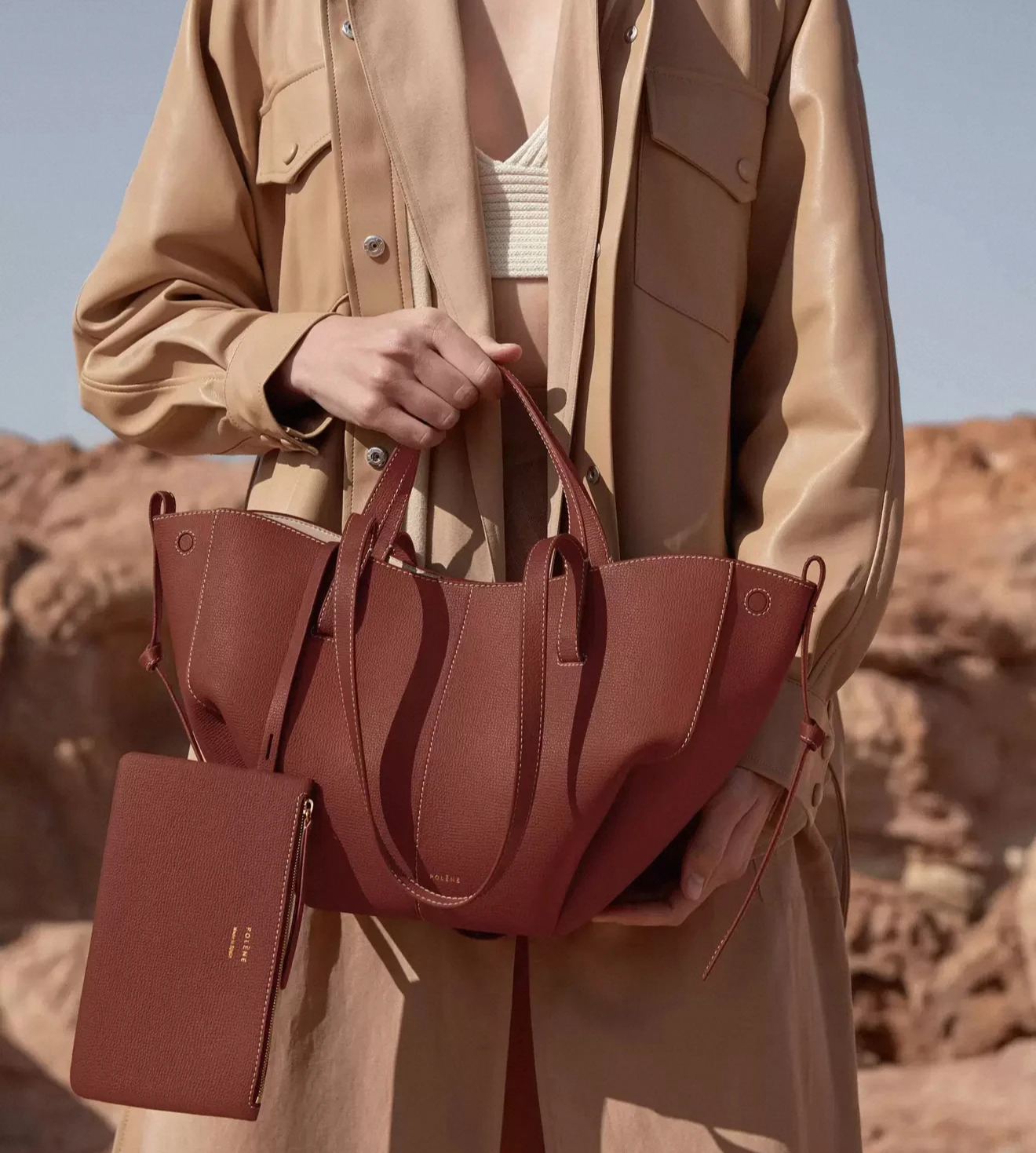 2025 best-selling trendy vintage French-style crossbody bag made of pure leather, large capacity, suitable for daily commuting.