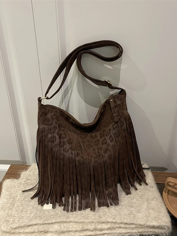 Retro Large Capacity Tassel Shoulder Bag 2025 New Personalized Tote Bag Fashionable Pure Color Crossbody Tote Bag