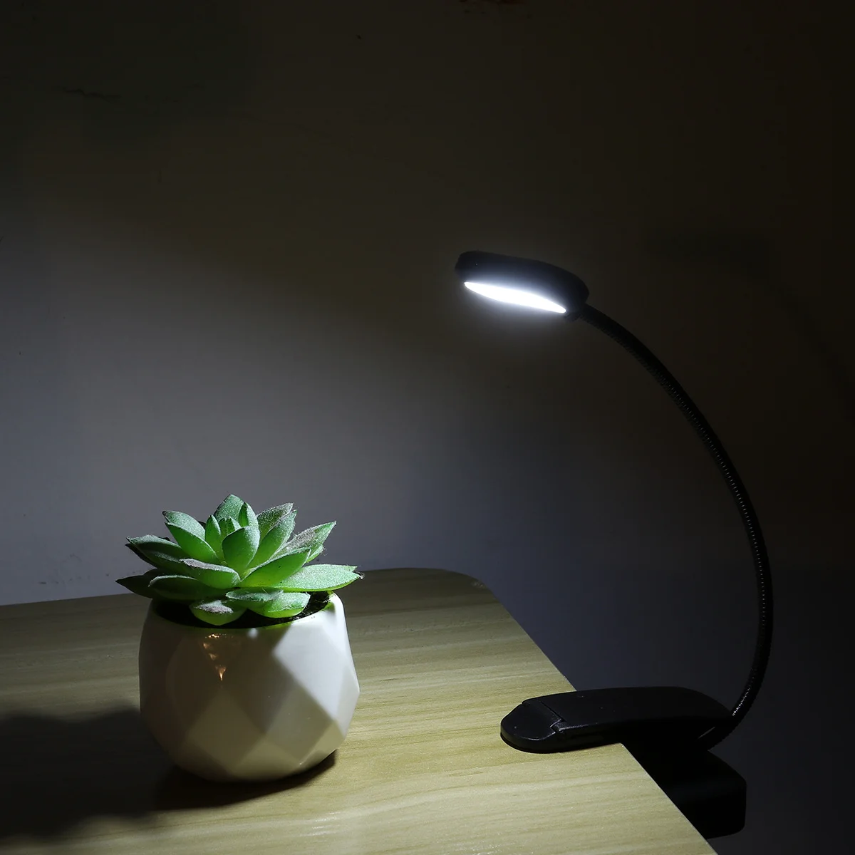 

Led Dimmable Clip Desk Lamp Usb Charging Reading Eye-Caring Study Lamp Warm Light Night Light Ly-13 Charging Version