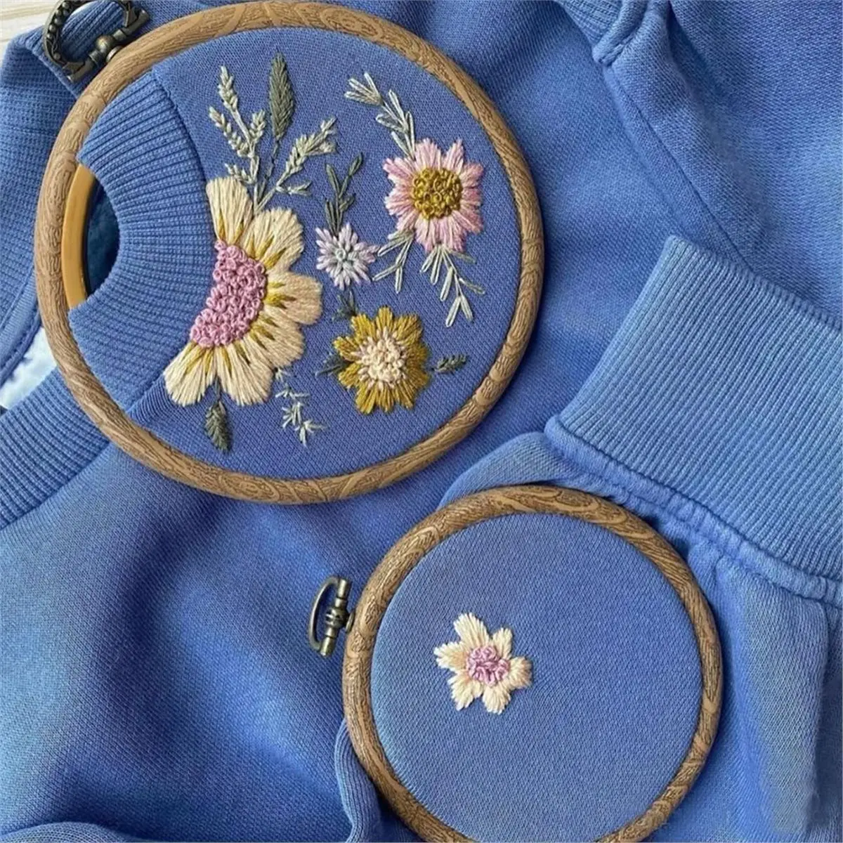 2026 New 6 Pcs Imitated Wood Embroidery Hoops Frame, Round Hoop with 16 Needles for Art Craft DIY Sewing