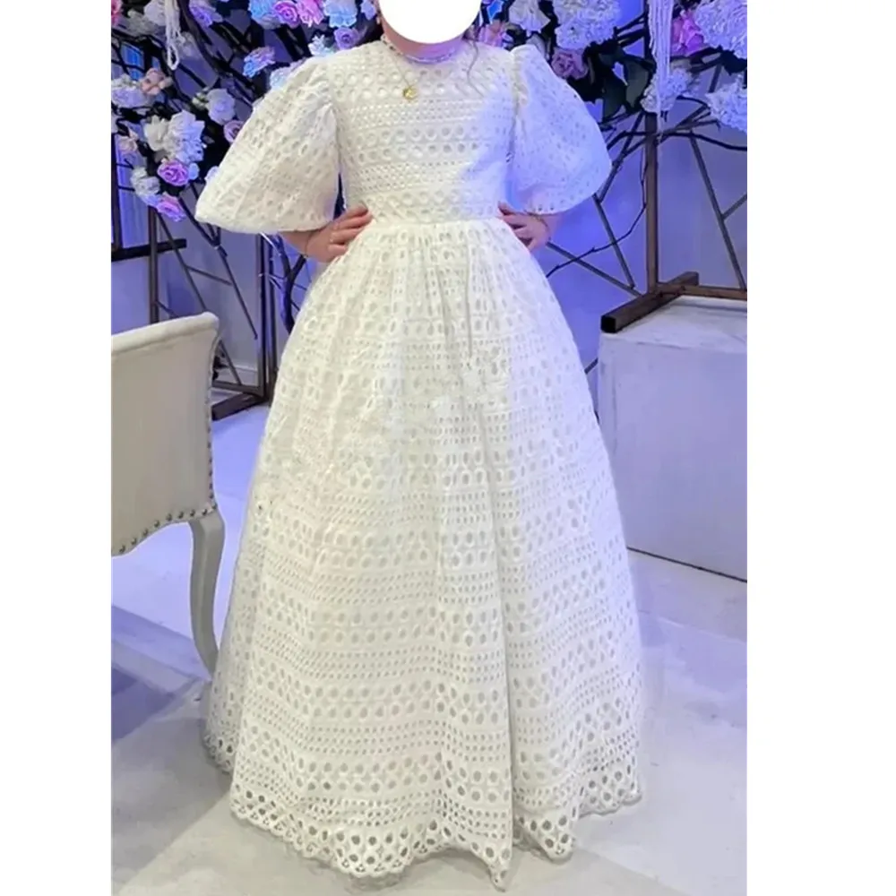 Vestido branco do laço com luva meio-longa para a menina, pescoço alto, inchado, para o casamento, aniversário, baile de formatura