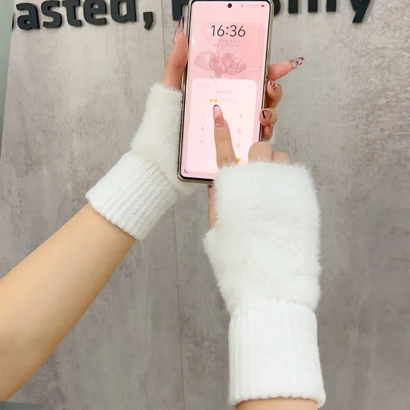 Women Plush Soft Winter Half Finger Gloves Warm Luxury Solid White Plush Knitted Fingerless TouchScreen Gloves Mittens Writting