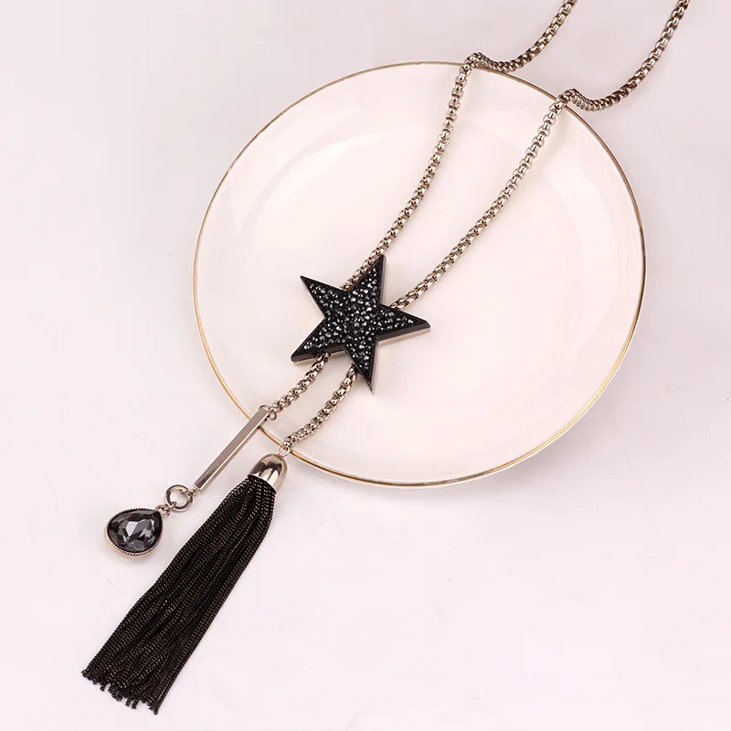 

A brand-new star-shaped sweater necklace with a long chain, an elegant and high-end autumn and winter accessory necklace
