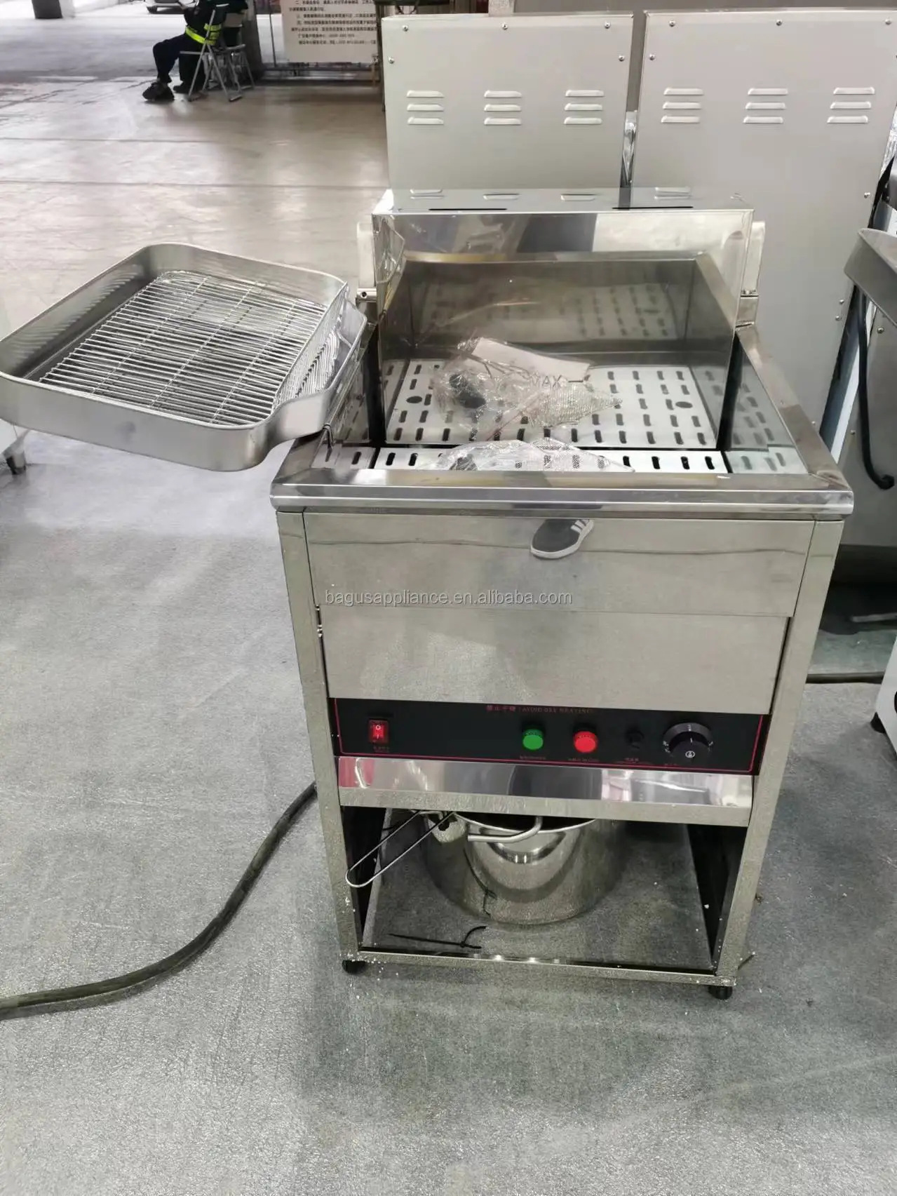 Cheap Price 30L Stainless Steel Commercial Electric Deep Fryer 220V Motor Core Temperature Adjustable Single Tank For Bakery Use
