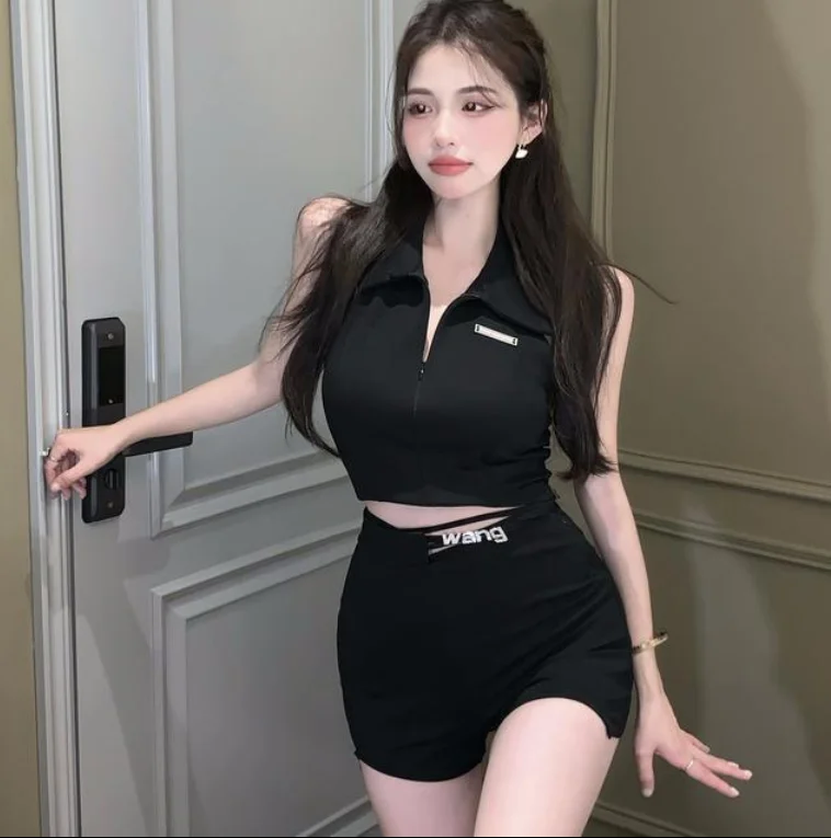 

Short Set Collar Half Zipper Vest Exposed Navel Top Niche Tight High Waisted Strap Black Shorts Set Y2K Two Piece Set for Woman