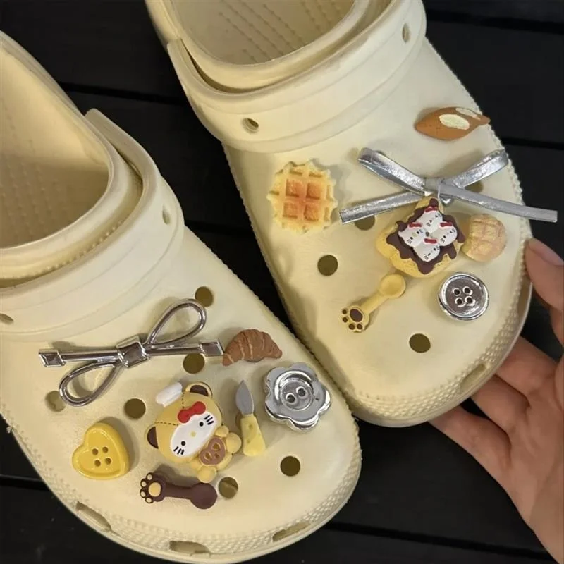 

New Kuromi Theme Abs Shoe Flowers For Clogs Diy Trend Accessories Compatible With All Clogs Christmas Party Gifts Favors