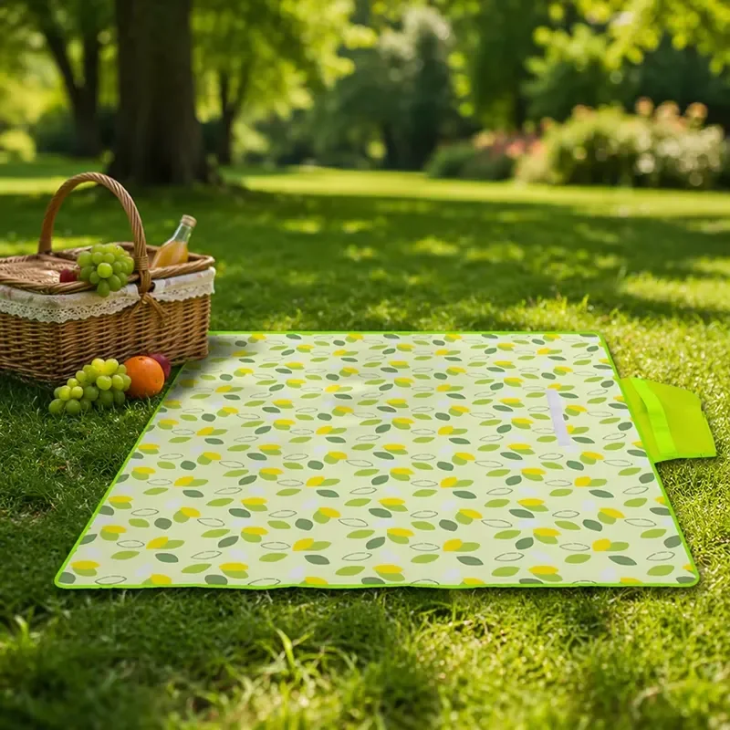 Scratch Resistant Waterproof Large Picnic Blanket for Dogs Cats Pets Outdoor Lawn Play Mat Durable Ground Cover for Camping