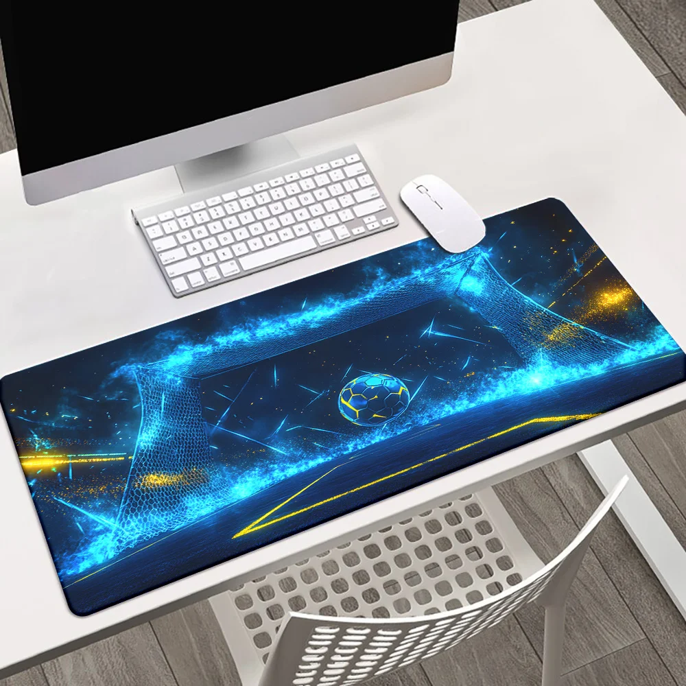 Alfombrilla de ratón para juegos |   Diseño vibrante de portería de fútbol |   Azul neón multicolor y amarillo |   Base de goma antideslizante |   Tapete de escritorio impermeable para