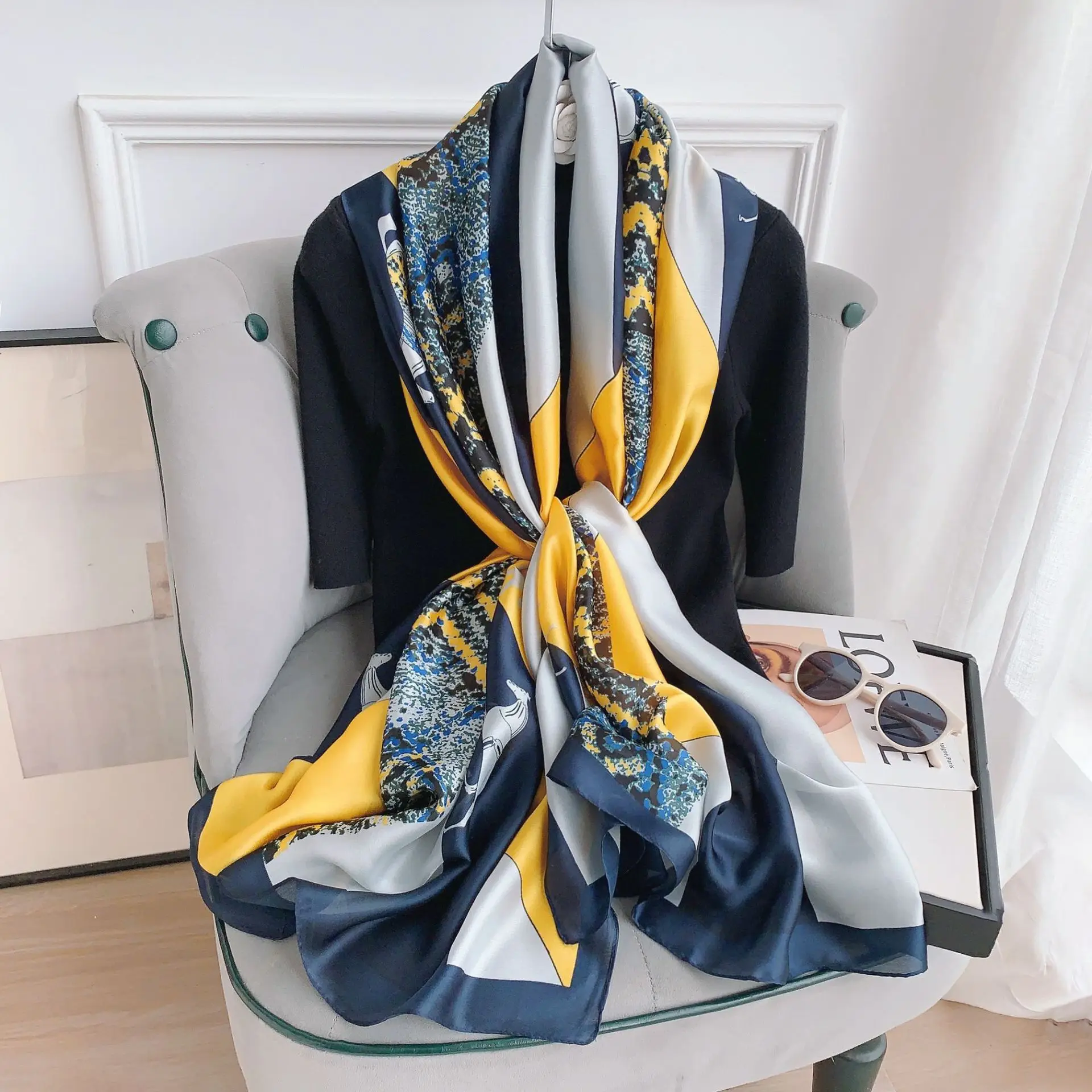 Horse Printed Satin Scarf Vintage Color Block Shawl Imitation Silk Windproof Head Wrap Classic Travel Beach Towel