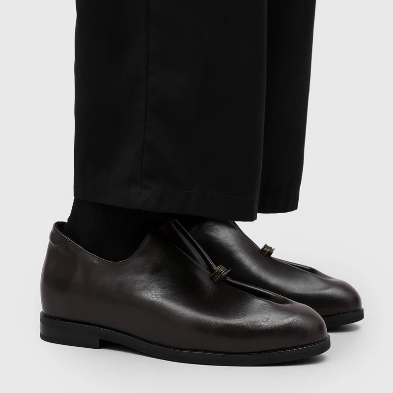 Men Pleated Metal Buckle Loafers with Soft Surface Light Luxury Personalized Fashion Commuting Lazy Shoes