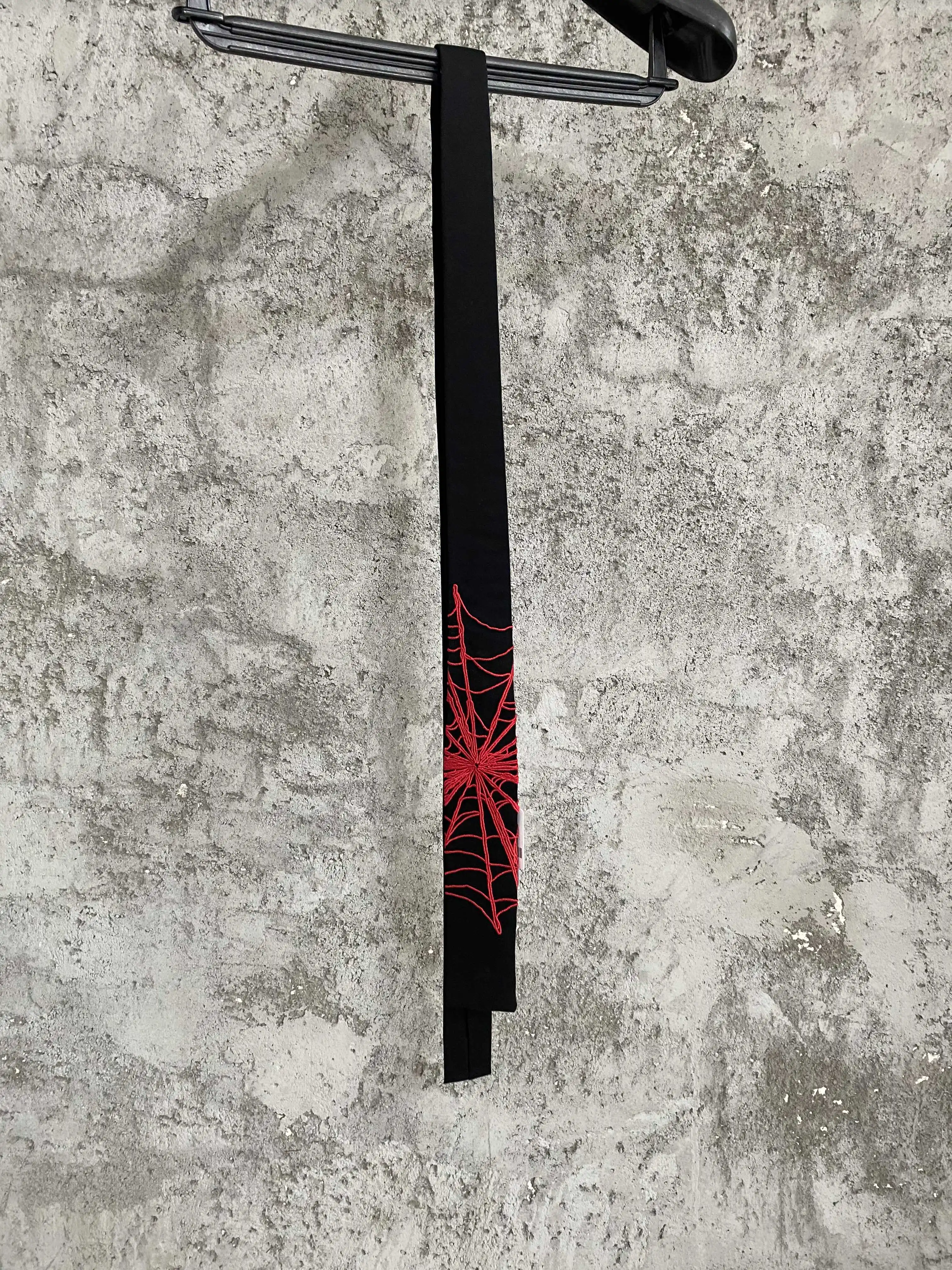 Krawat męski TOP-YAMAMOTO, japoński oryginał, styl dark, wełna, haft z pająkiem kolczastym.