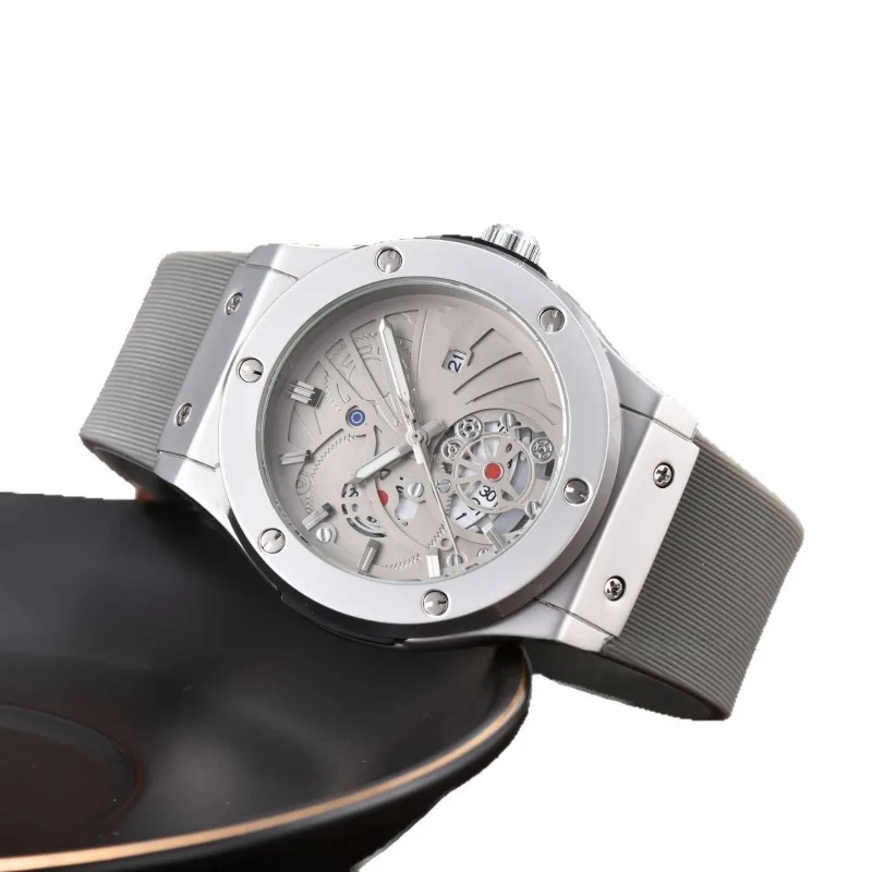 ساعة كوارتز رجالية 2025 مع تقويم التاريخ وأيدي مضيئة مقاومة للماء بسوار من الفولاذ المقاوم للصدأ كاجوال رياضية