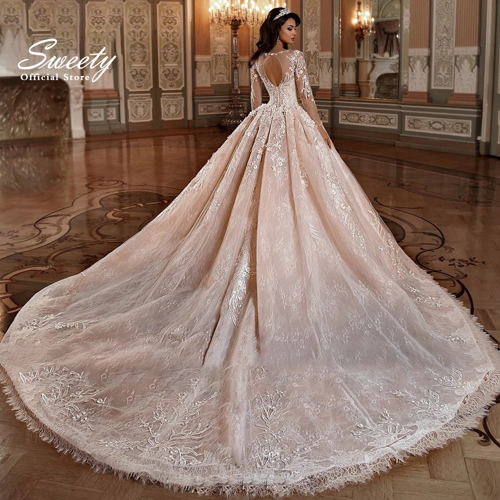 Luxury Wedding Dress Embroidered Lace Boat Neck Ball Gowns Sleevelesswith Appliques Sashes Vestido De Noiva Plus Size Button