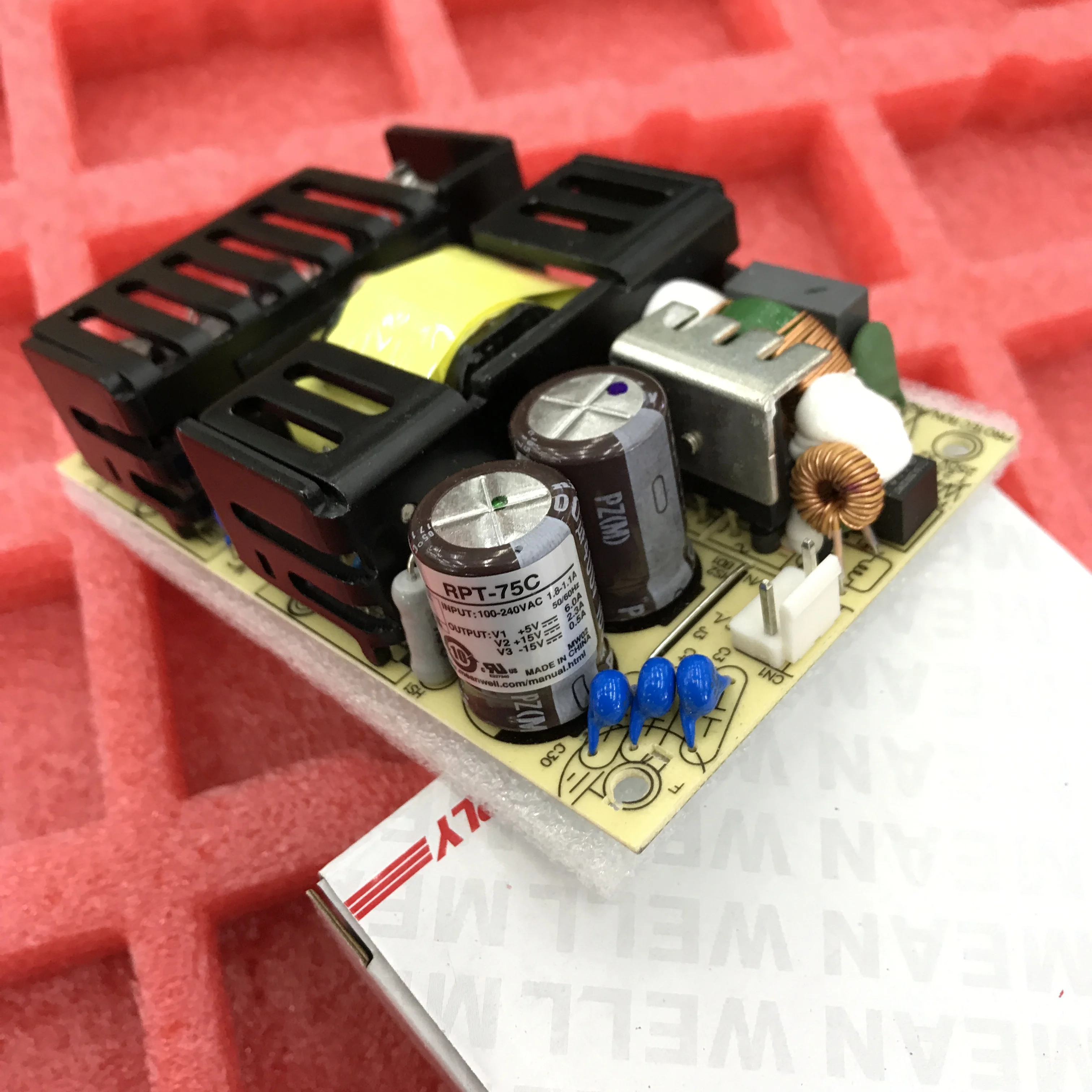 MEAN MELL RPT-75C/RPT-75D: De betrouwbare 75W voeding voor medische en industriële toepassingen