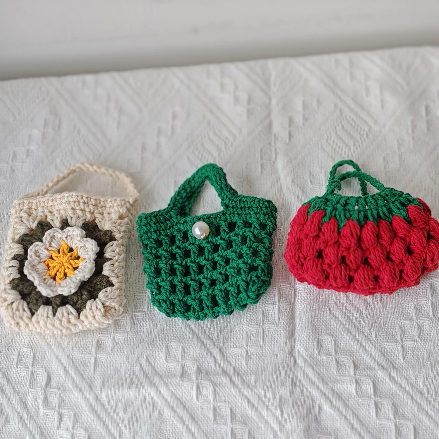 Handmade Crochet Earbuds Pouch Mini Storage Bag Cute Knit Coin Purse AirPods Case Cover Small Tote Style Keychain Pouch for Acce