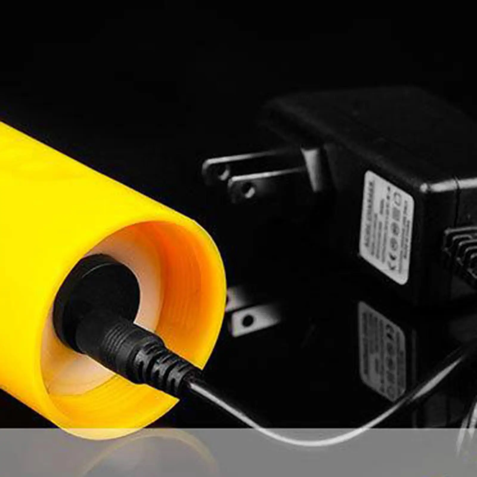 

Portable Powerful Diving Flashlight Underwater Torch Built-in Battery