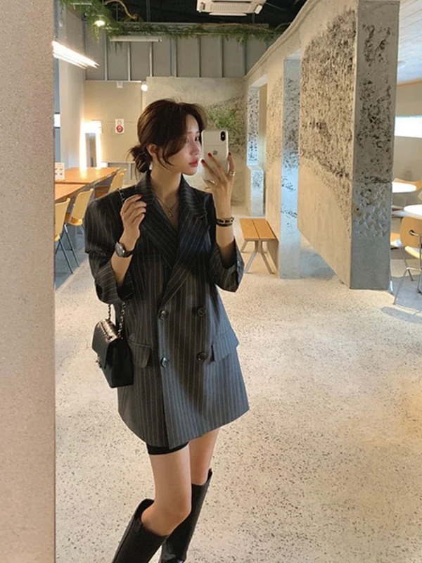 سترة أنيقة فضفاضة بخطوط عصرية مع حزام على الطراز الهونغ كونغي الرجعي الأنيق ملابس خارجية نسائية عملية غير رسمية