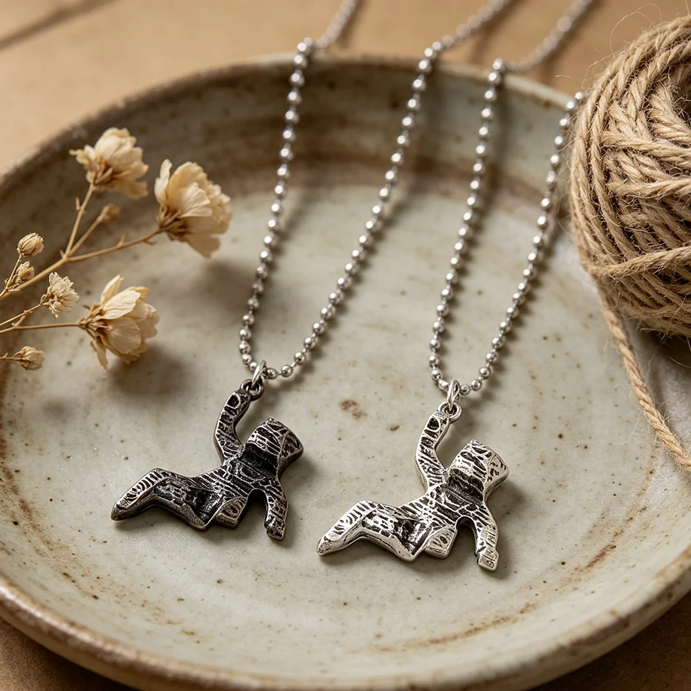 Project Hail Mary Ryland Grace 3D Pendant Necklace - Alien Character Inspired Rocky Climbing Man Jewelry for Fans Holiday Gifts