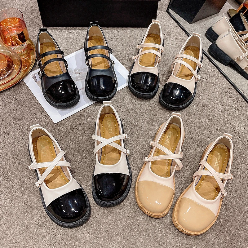 أحذية جلدية صغيرة كلاسيكية لربيع وخريف 2025 طراز جديد، حزام رفيع بمقدمة مستديرة وفتحة مسطحة ونعل مسطح، أحذية نسائية فردية