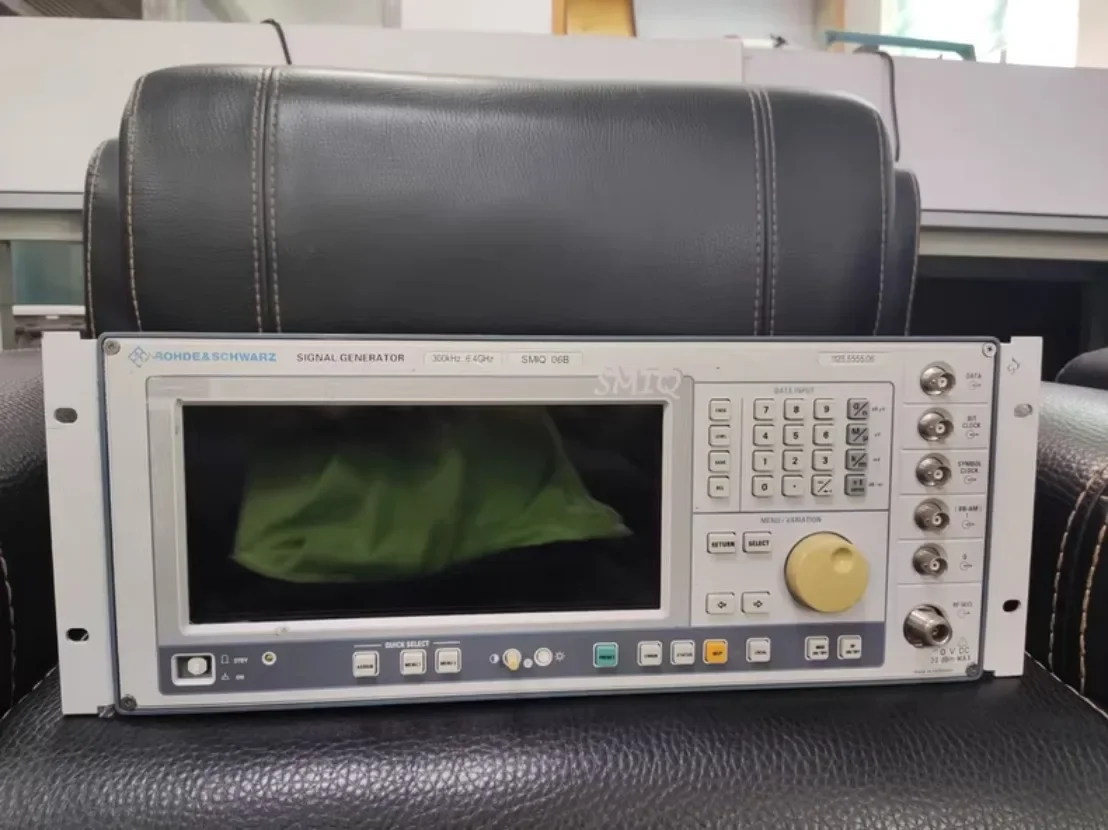 1PC USED Rohde & Schwarz SMIQ 06B SMIQ06B 1125.5555.06 Signal Generator 300kHz-6.4GHz#XING