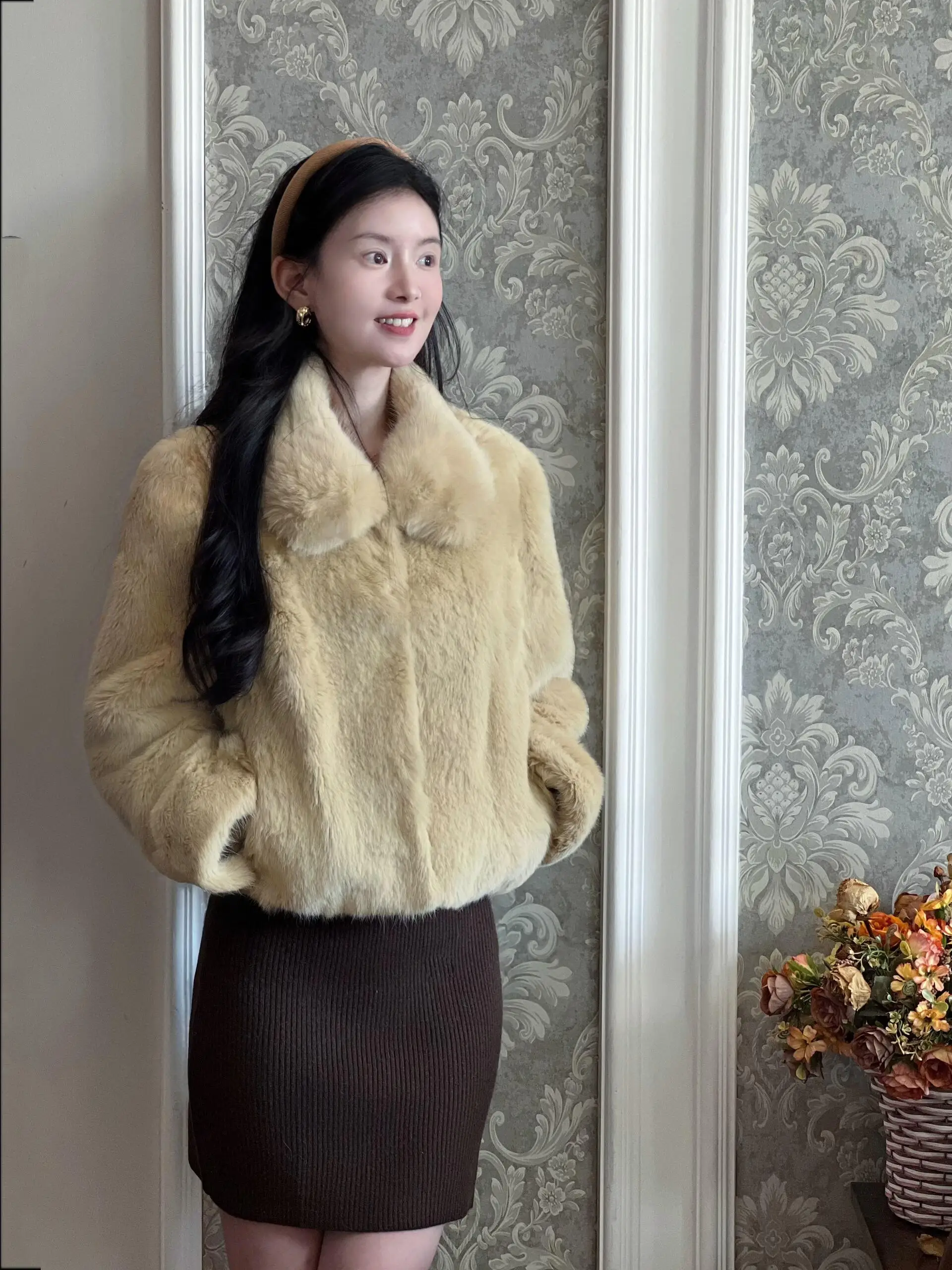 Korean Style Short Fur Coat Women's Fashionable Collarless Warmth Elegance Ladylike Outerwear Winter Season Minimalist Design