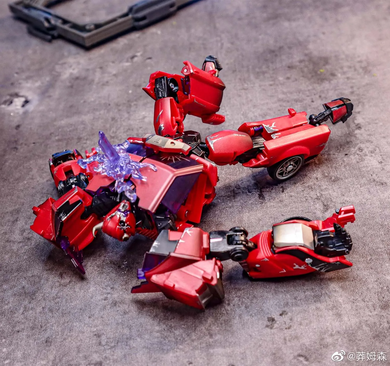 ジ*ム様 トランスフォーマー サブスクリプション カーザップ IN STOCK NOW】APC Toys Transformation Red Gladiator Zombie Version