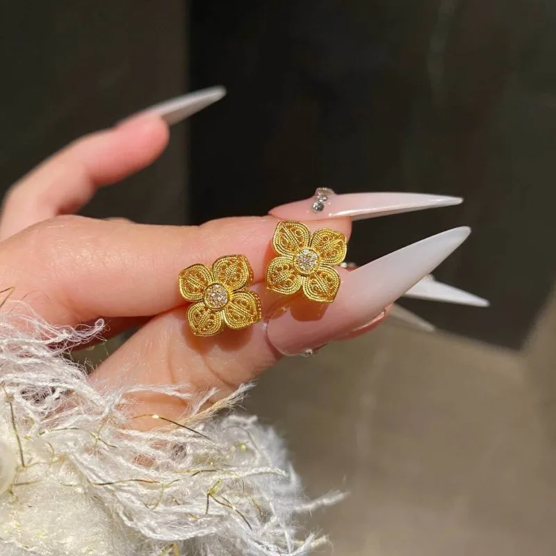 

New Chinese Court Style Jewelry Four-leaf Flower Hollow Earrings Exquisite Niche Versatile Zircon Earrings High-end Light Luxury