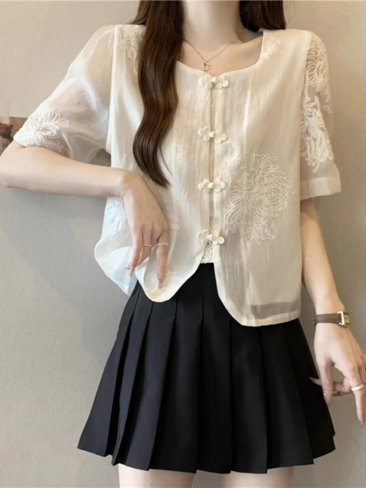 المطرزة بلوزة شيفون المرأة قصيرة الأكمام فضفاضة خمر قمصان مكتب سيدة لباس غير رسمي ربيع الخريف موضة جديدة