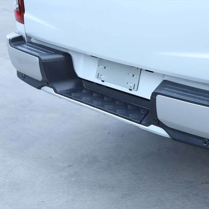 

2019-2023 For Mitsubishi L200 Triton rear bar middle foot guard plate Automobile rear bar protection plate Aluminum alloy Black