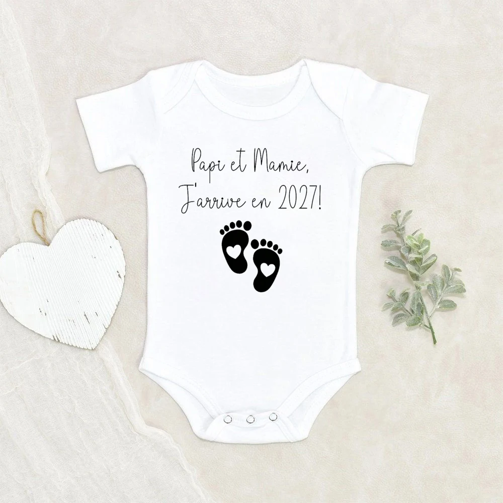 Ich komme im Jahr 2027 an Baby-Strampler Schwangerschaftsankündigung Bodysuit Geschenke für zukünftige Großeltern Neugeborenen-Jumpsuit Babyparty-Geschenk – Detail 5
