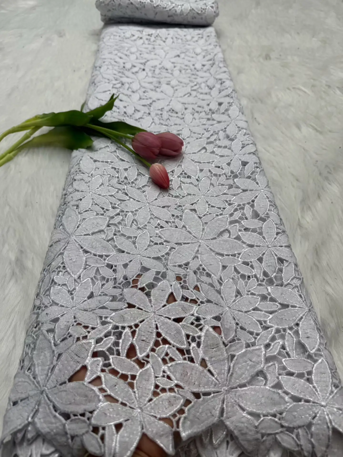 

Новые африканские кружевные ткани, белые водорастворимые молочные шелковые кружева, французские гипюровые кружева для шитья, нигерийское свадебное платье Hm108-1