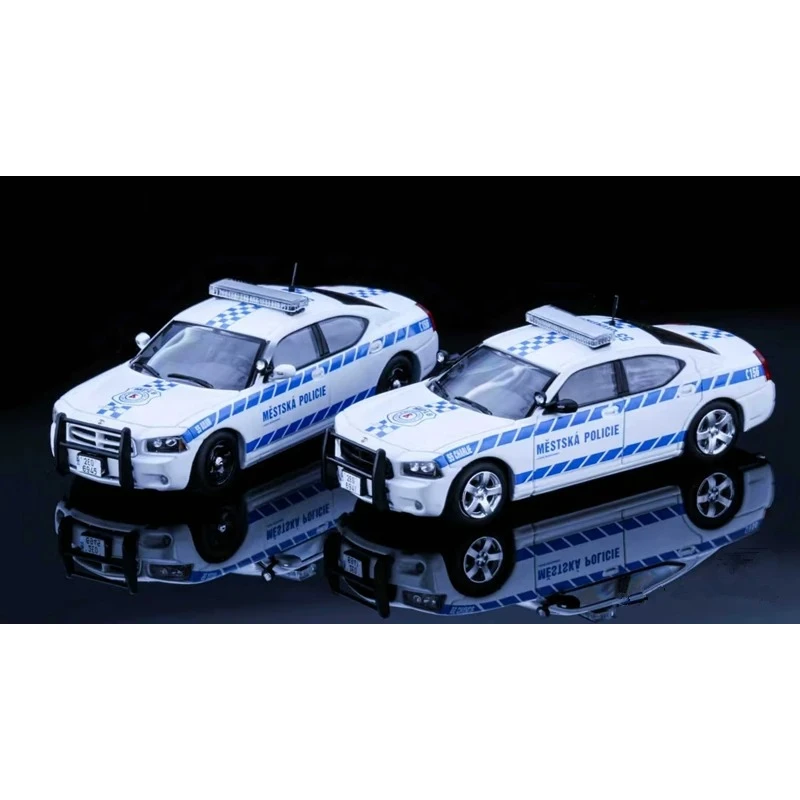 1:64 Warhorse 08 model, limited by dealer, police car alloy miniature replica car model, boy toy gift, room collection statue