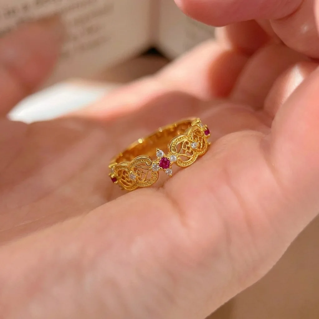

Retro Court Floral Ruby Ring Gold Color Hollow Middle Finger Ring Women's Popular Single Piece Fashion Jewelry Accessories